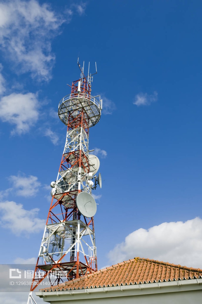通信塔與通訊設(shè)備 現(xiàn)代信息傳輸?shù)闹е? class=